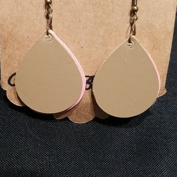 Vegan leather earrings - Picture 2 of 3